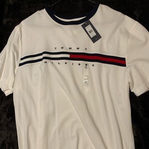 | NWT | TOMMY HILFIGER TEE